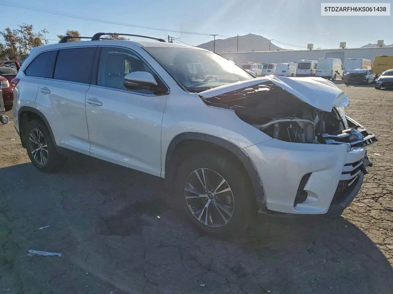 5TDZARFH6KS061438 2019 Toyota Highlander Le