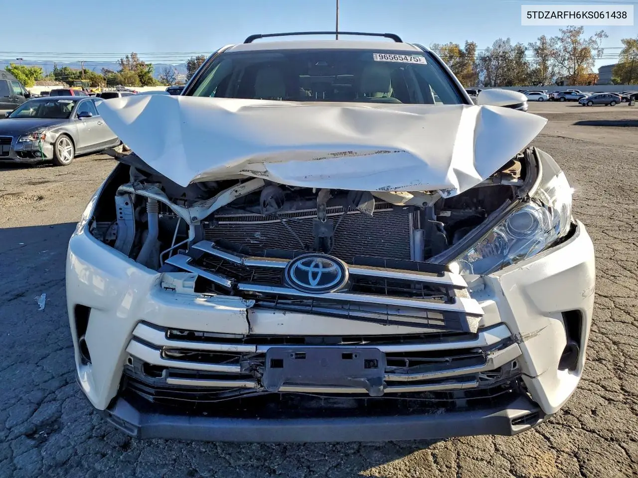 5TDZARFH6KS061438 2019 Toyota Highlander Le