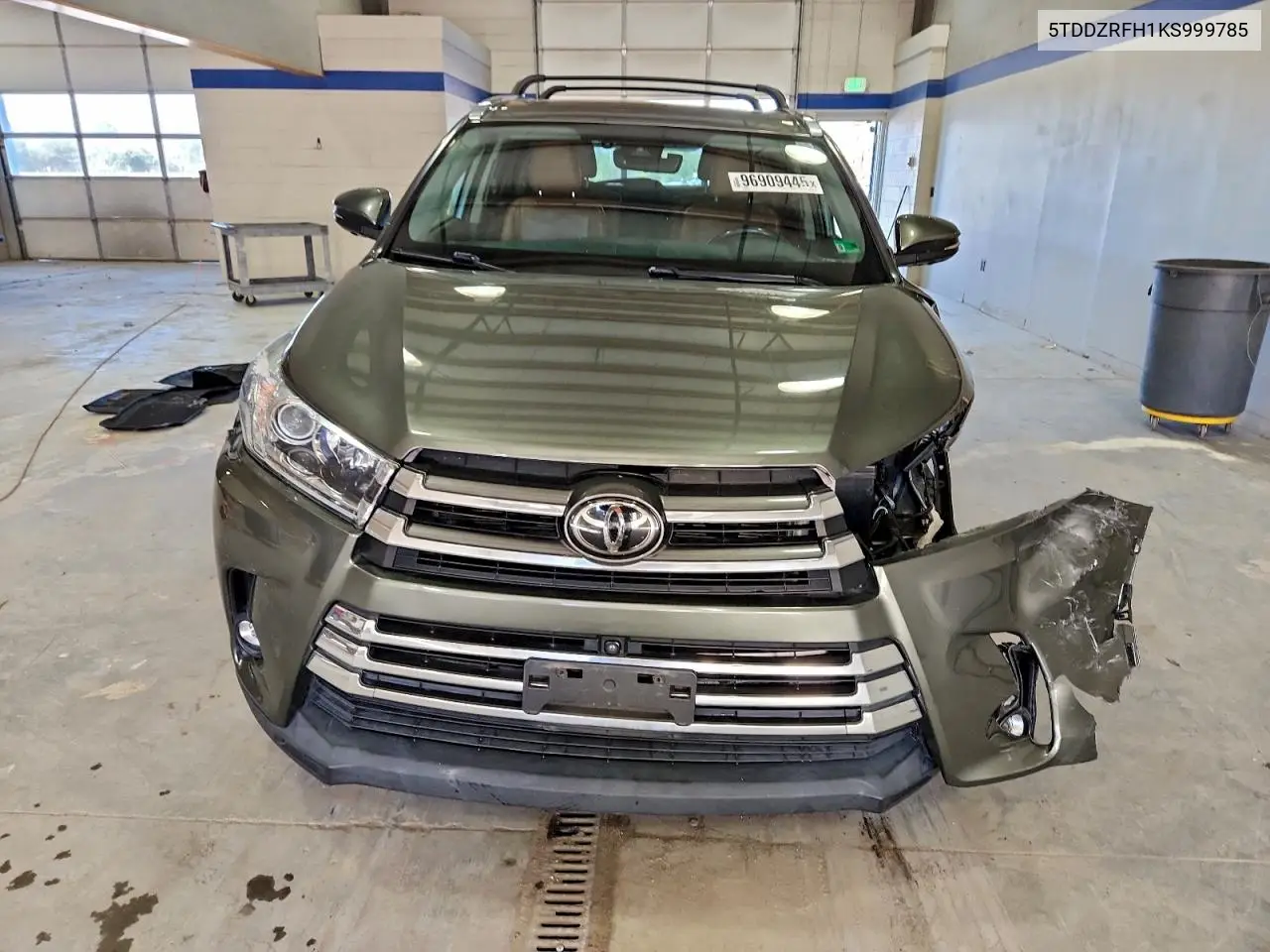5TDDZRFH1KS999785 2019 Toyota Highlander Limited