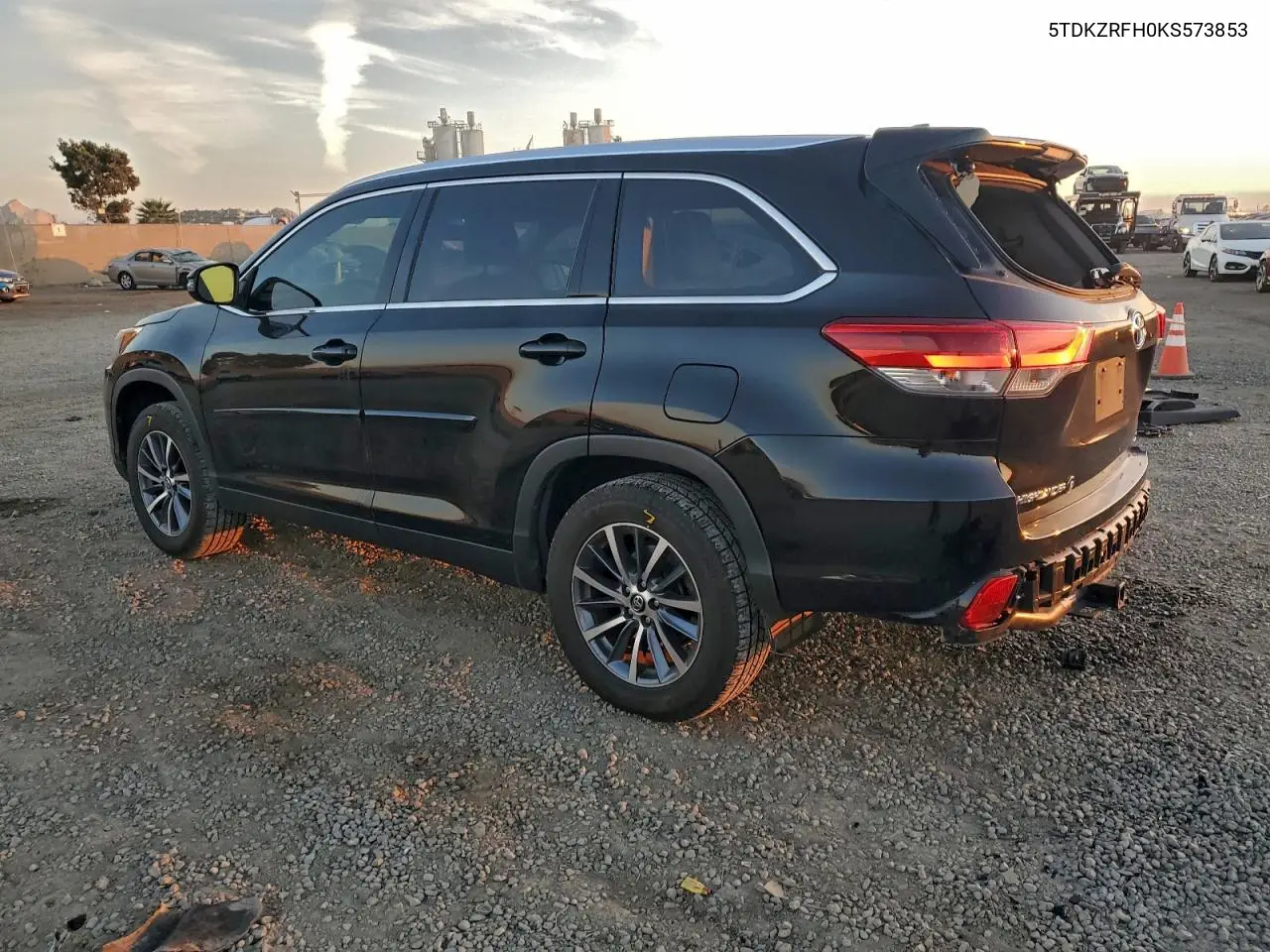 5TDKZRFH0KS573853 2019 Toyota Highlander Se