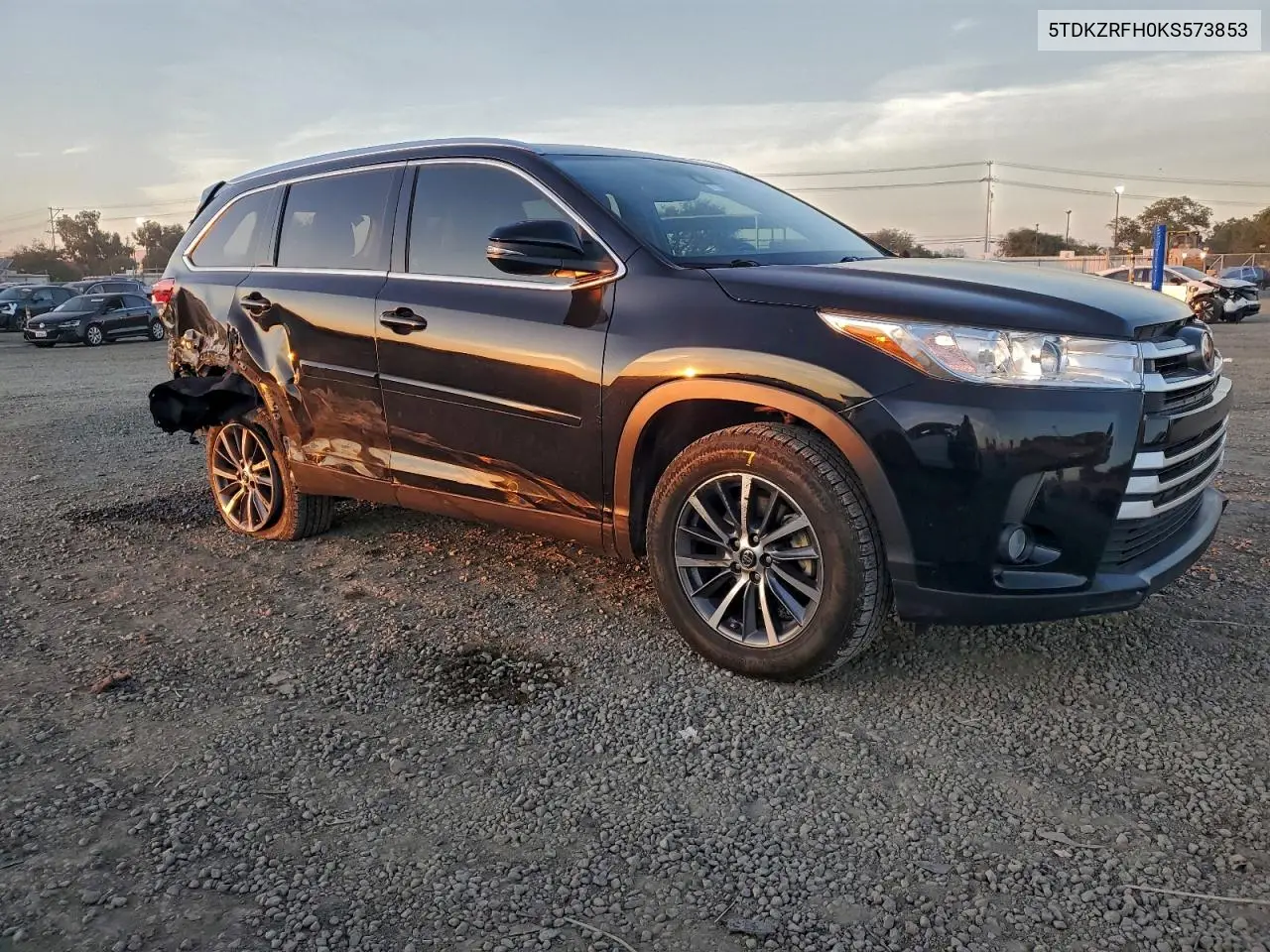 5TDKZRFH0KS573853 2019 Toyota Highlander Se