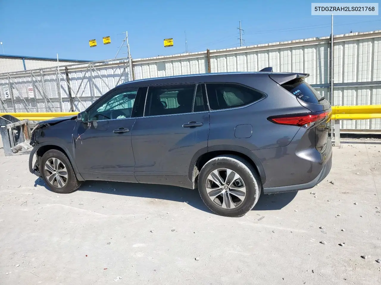 5TDGZRAH2LS021768 2020 Toyota Highlander Xle