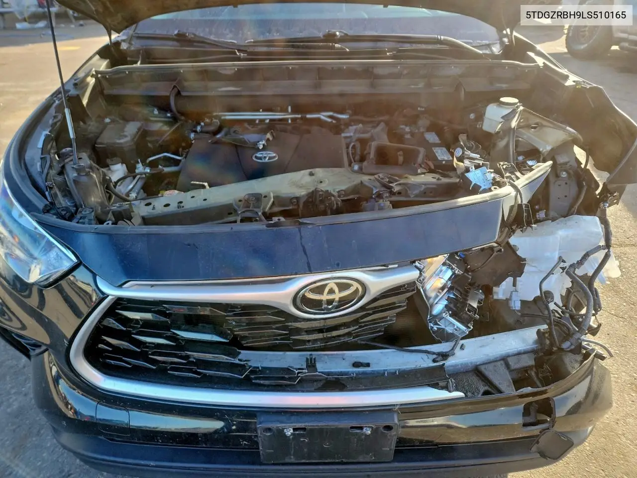 5TDGZRBH9LS510165 2020 Toyota Highlander Xle