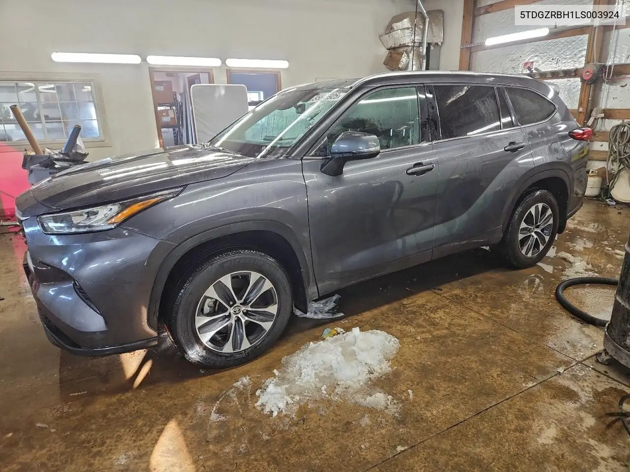 5TDGZRBH1LS003924 2020 Toyota Highlander Xle