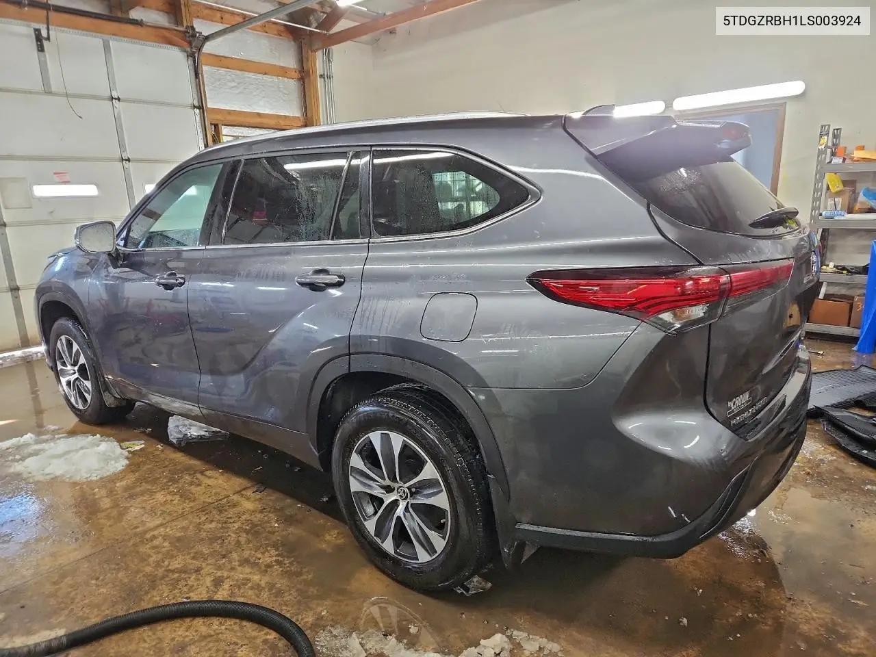 5TDGZRBH1LS003924 2020 Toyota Highlander Xle