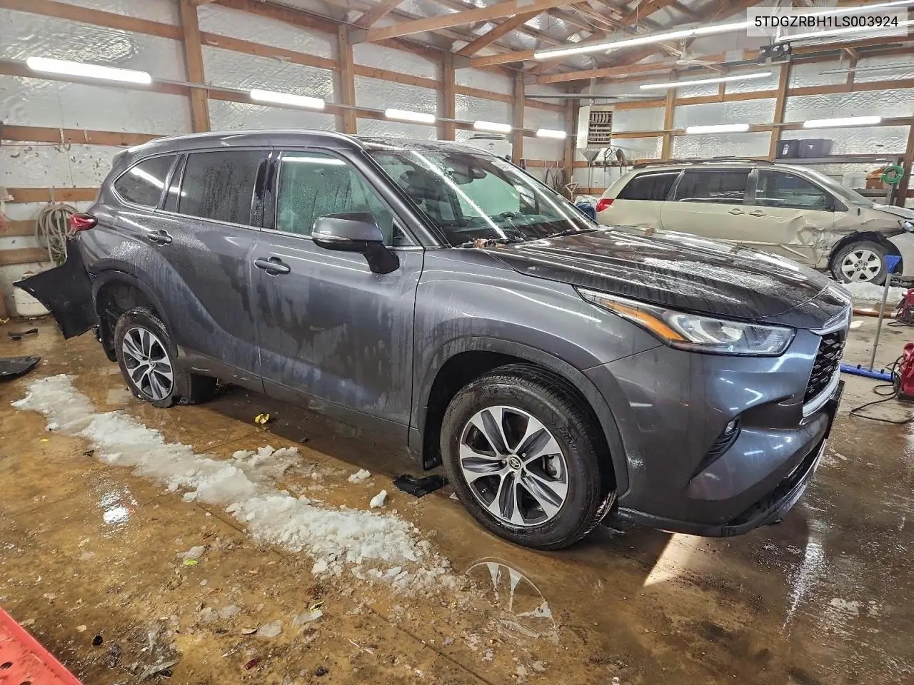 5TDGZRBH1LS003924 2020 Toyota Highlander Xle