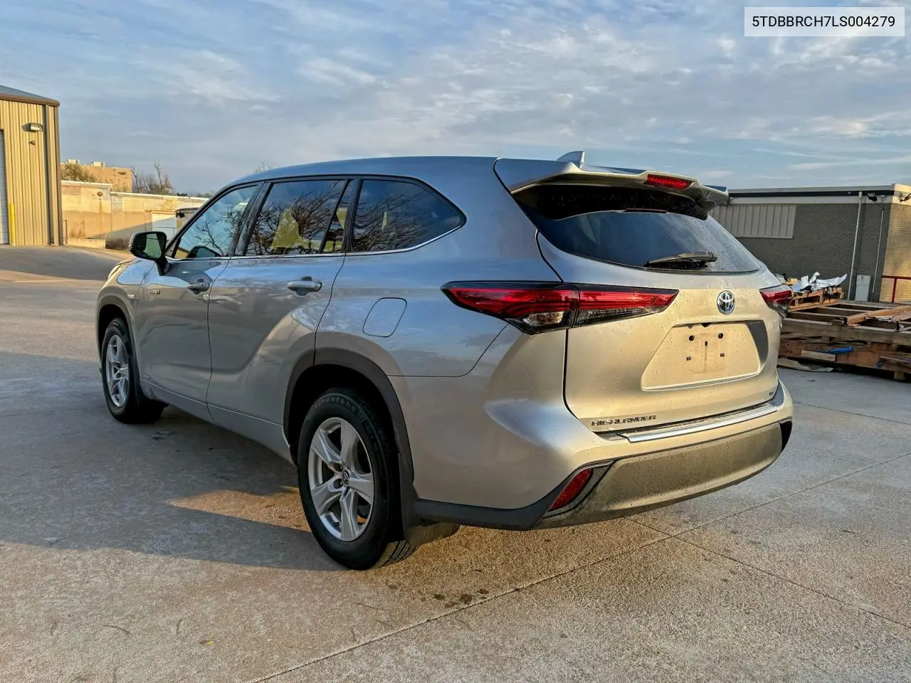 5TDBBRCH7LS004279 2020 Toyota Highlander Hybrid Le
