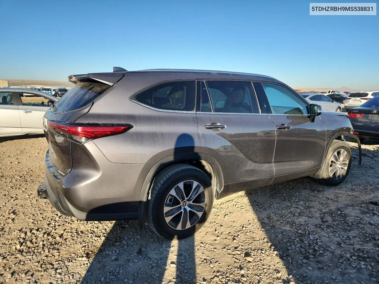 5TDHZRBH9MS538831 2021 Toyota Highlander Xle