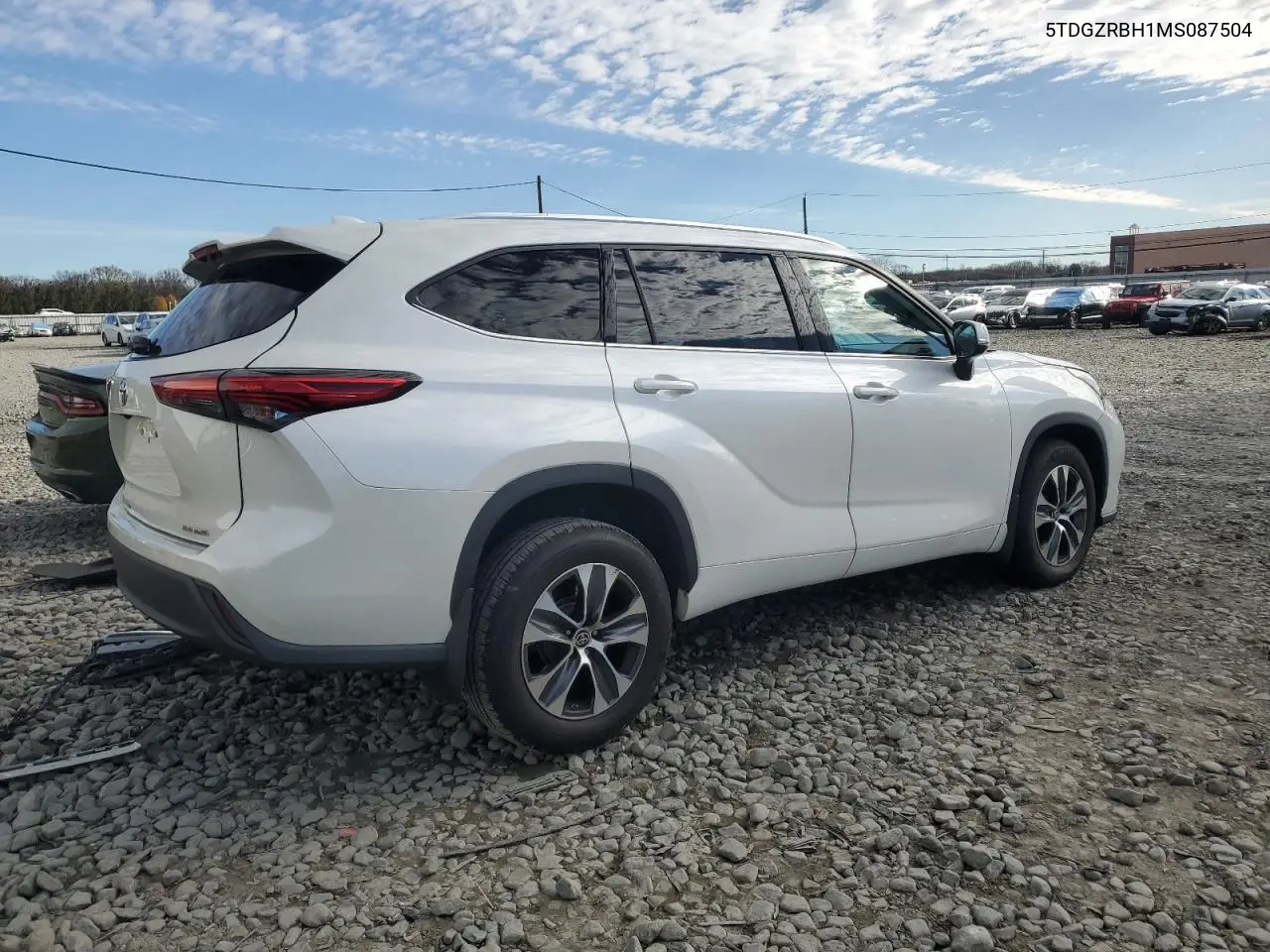 5TDGZRBH1MS087504 2021 Toyota Highlander Xle