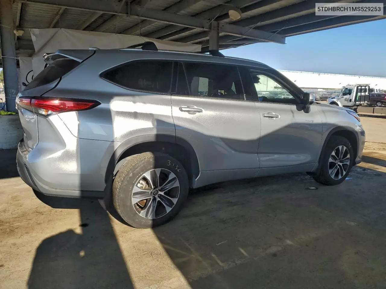5TDHBRCH1MS529253 2021 Toyota Highlander Hybrid Xle