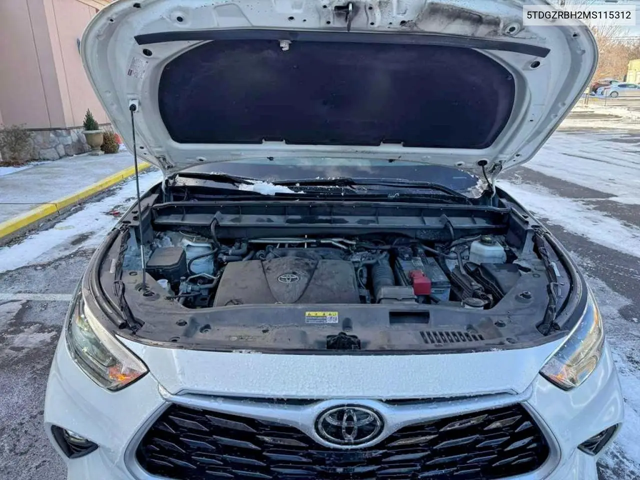 5TDGZRBH2MS115312 2021 Toyota Highlander Xle