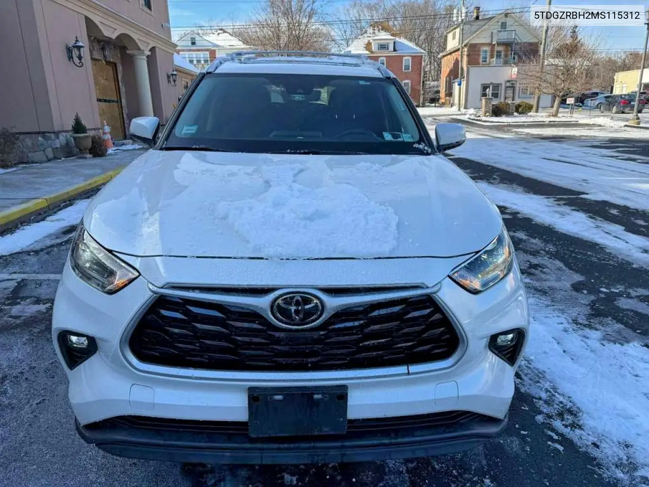 5TDGZRBH2MS115312 2021 Toyota Highlander Xle