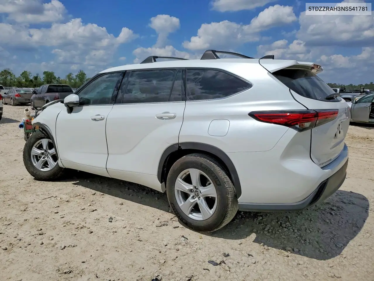 5TDZZRAH3NS541781 2022 Toyota Highlander Le