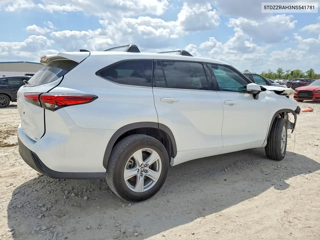 5TDZZRAH3NS541781 2022 Toyota Highlander Le