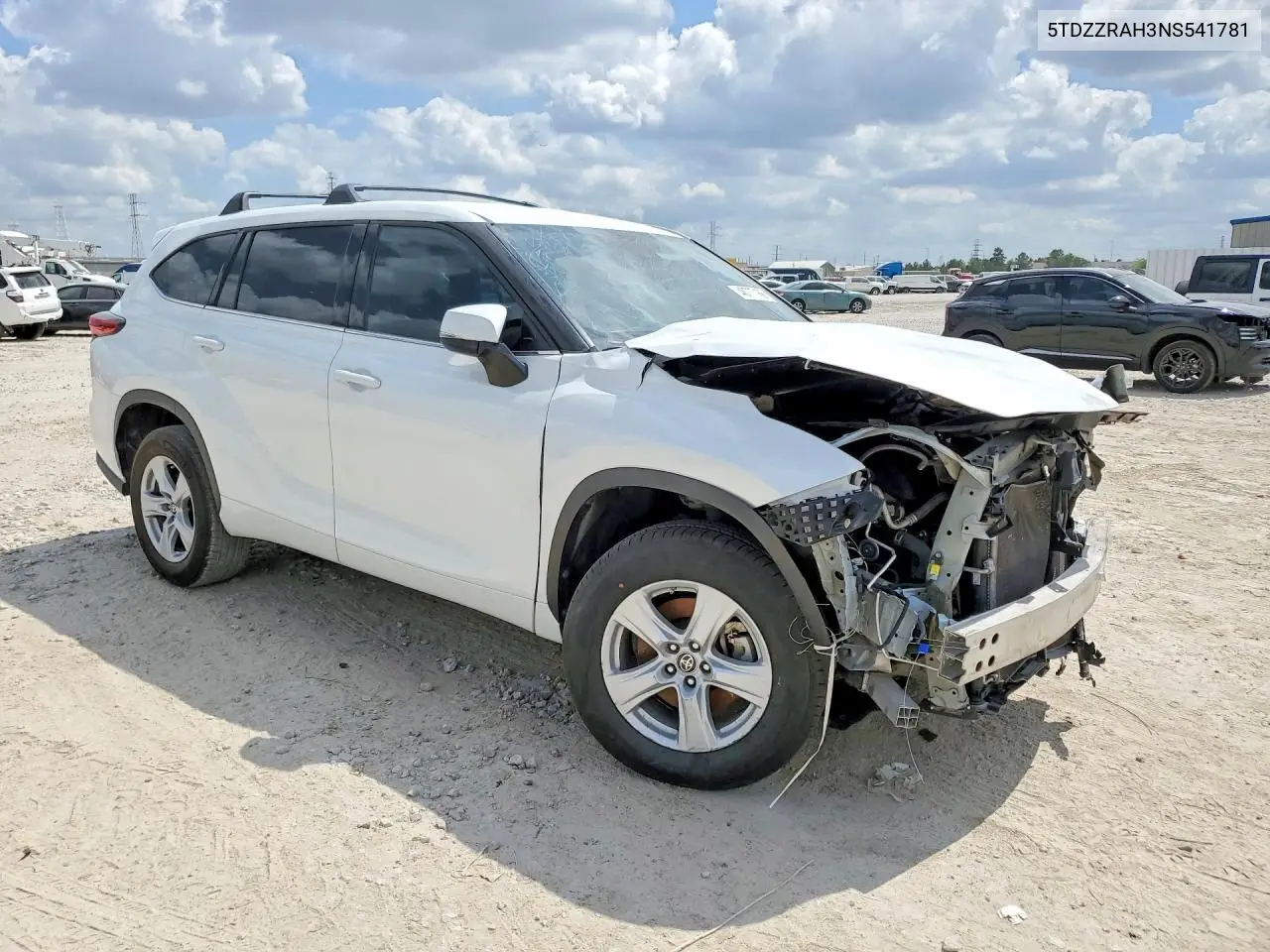 5TDZZRAH3NS541781 2022 Toyota Highlander Le