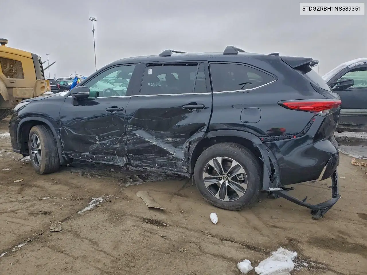5TDGZRBH1NS589351 2022 Toyota Highlander Xle