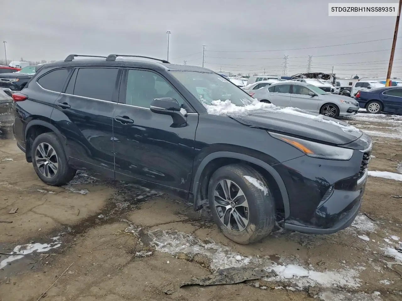 5TDGZRBH1NS589351 2022 Toyota Highlander Xle