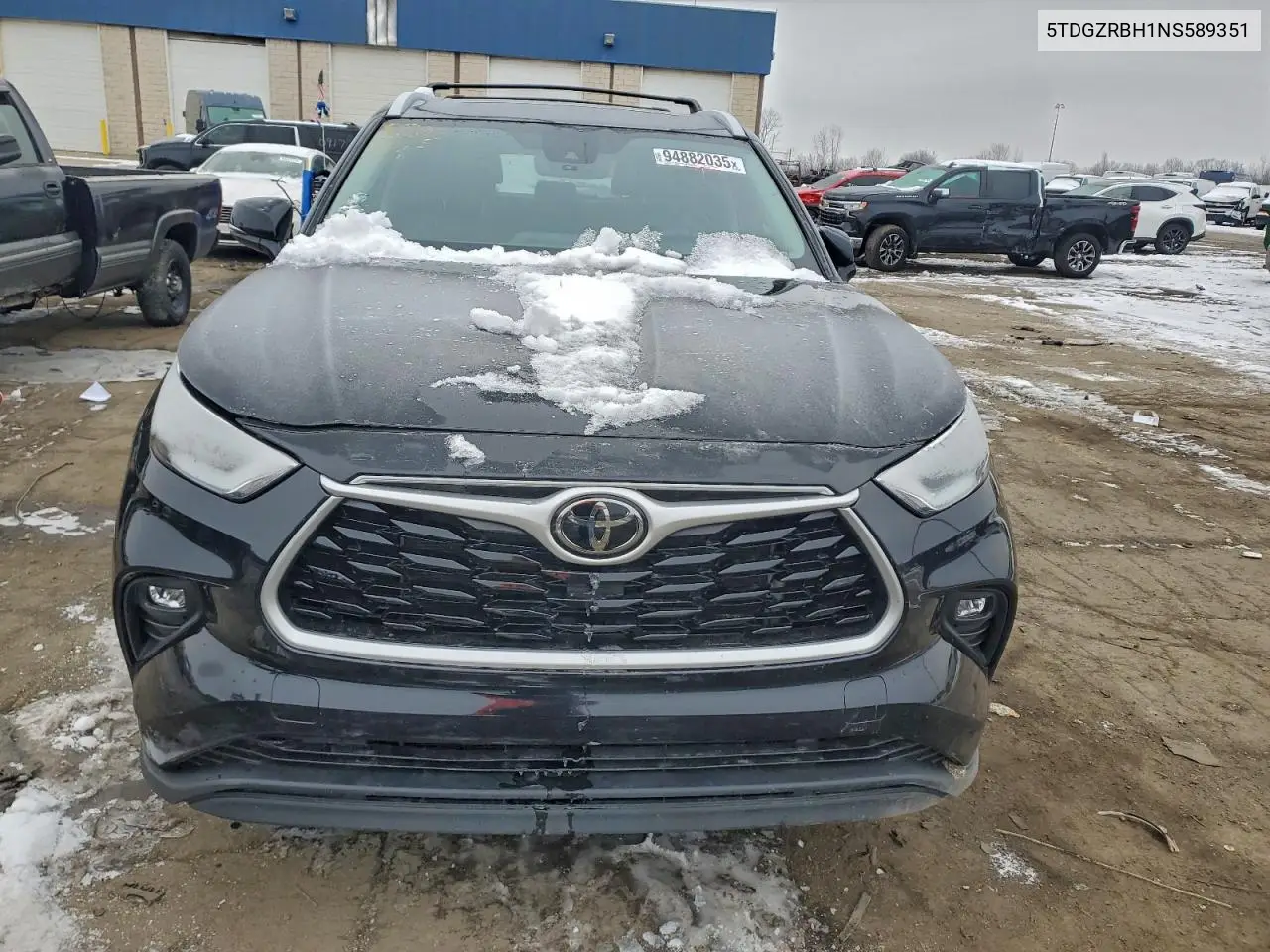 5TDGZRBH1NS589351 2022 Toyota Highlander Xle