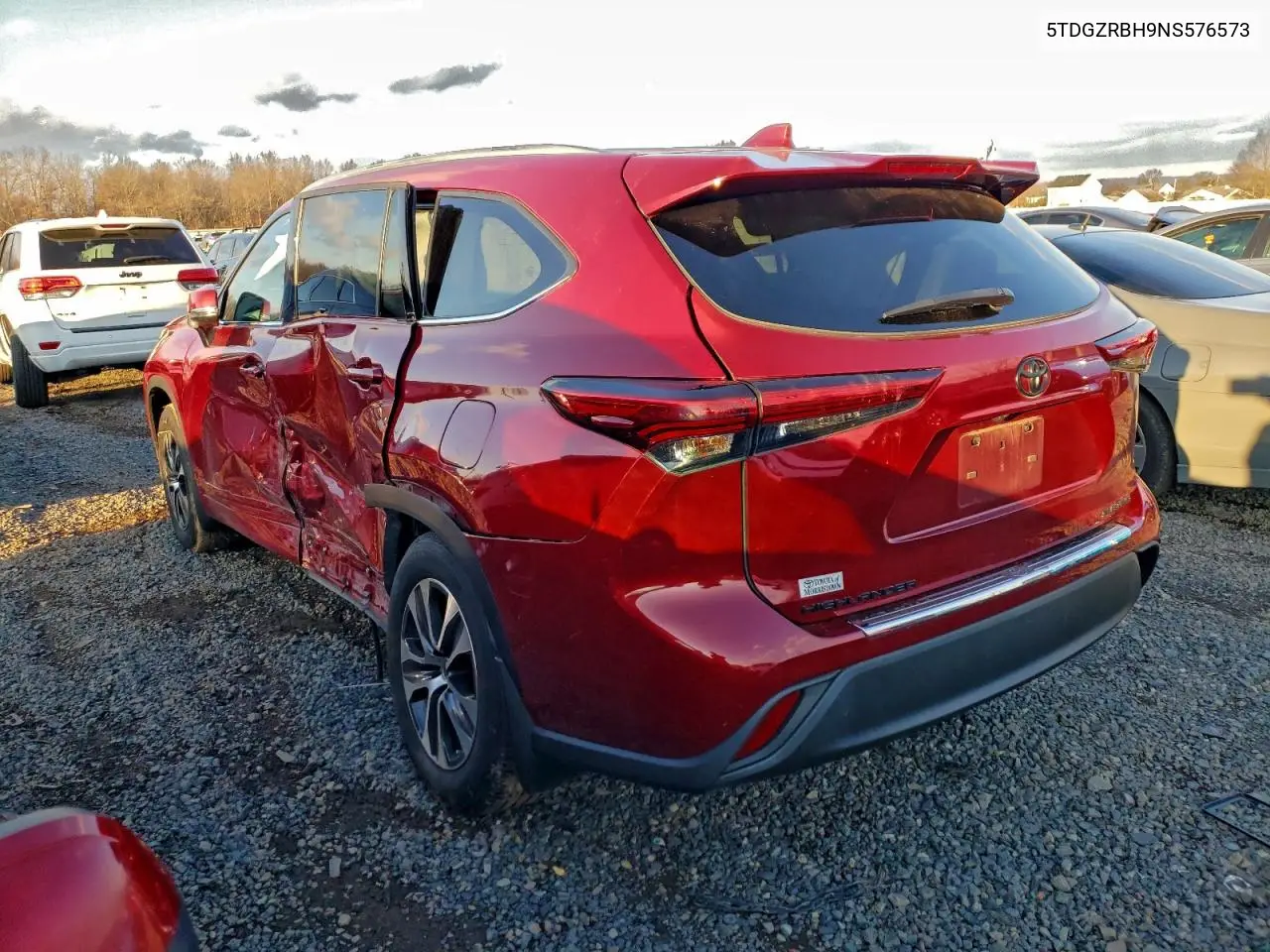 5TDGZRBH9NS576573 2022 Toyota Highlander Xle