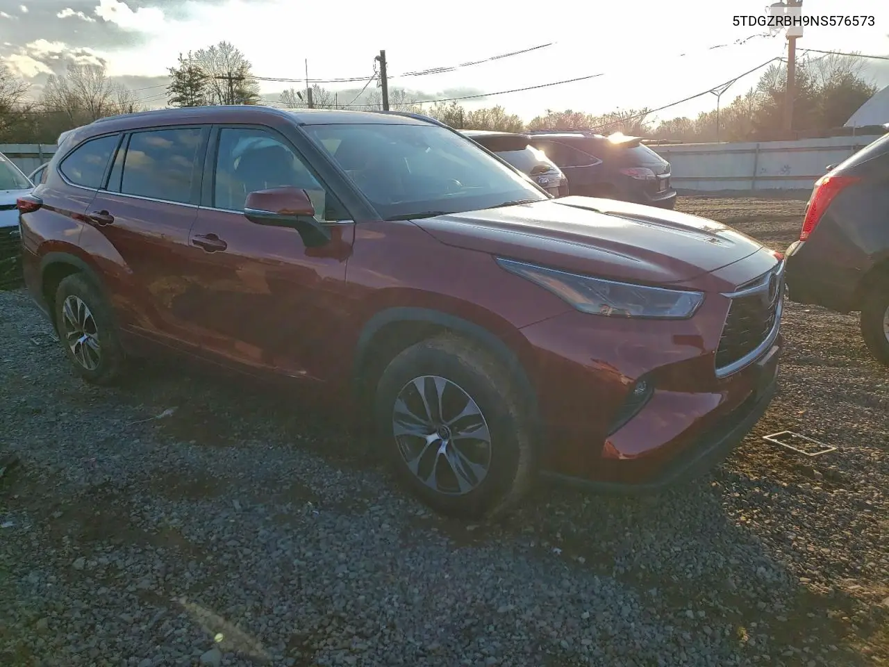 5TDGZRBH9NS576573 2022 Toyota Highlander Xle