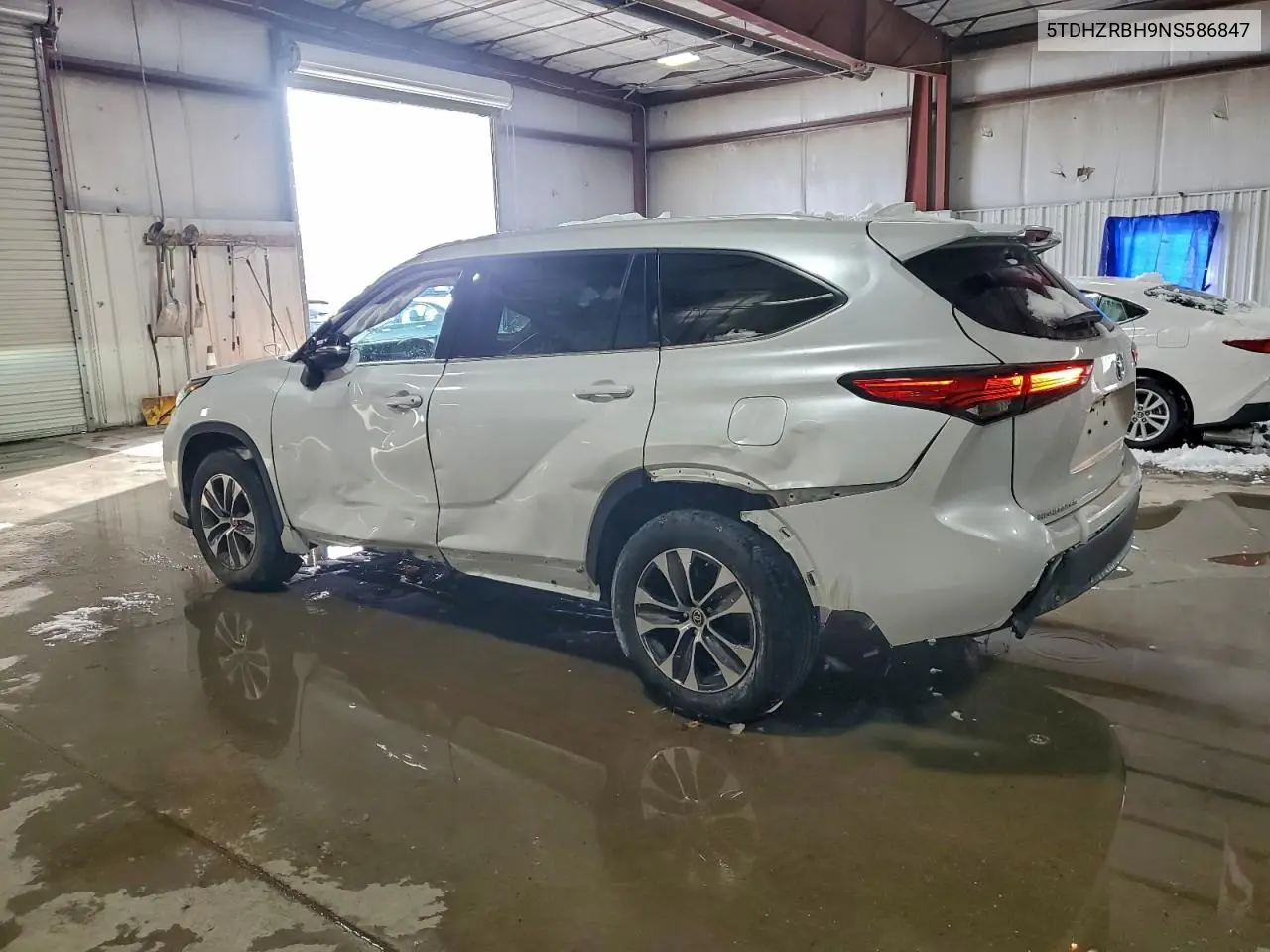5TDHZRBH9NS586847 2022 Toyota Highlander Xle
