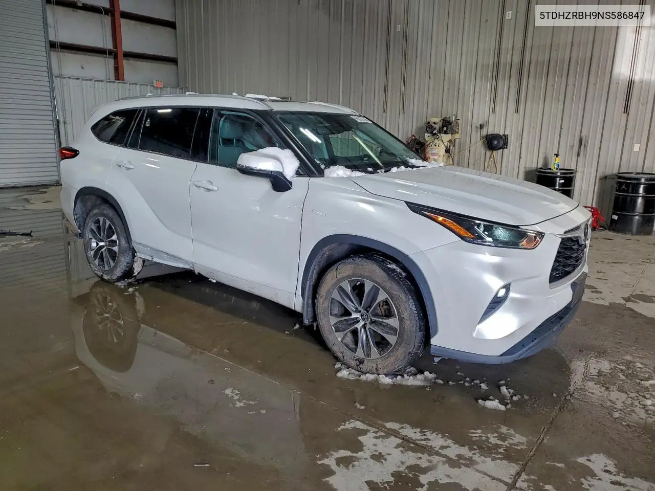 5TDHZRBH9NS586847 2022 Toyota Highlander Xle