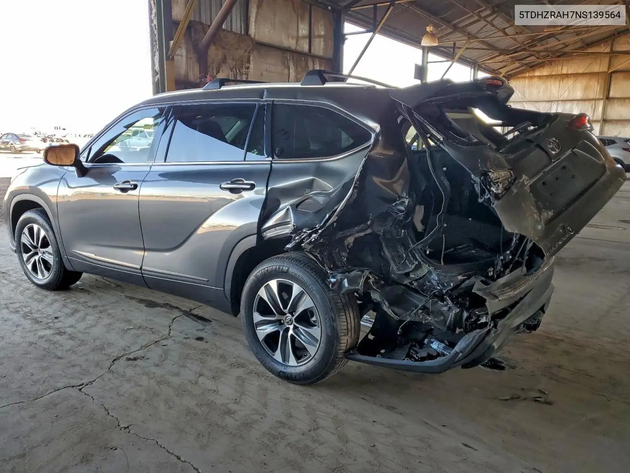 5TDHZRAH7NS139564 2022 Toyota Highlander Xle