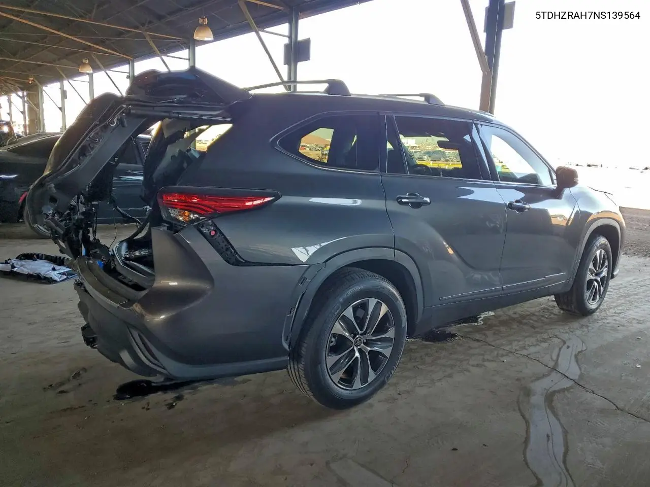 5TDHZRAH7NS139564 2022 Toyota Highlander Xle