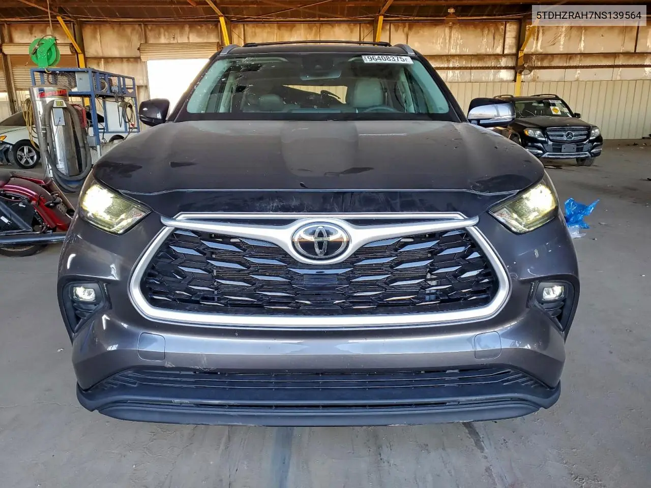 5TDHZRAH7NS139564 2022 Toyota Highlander Xle