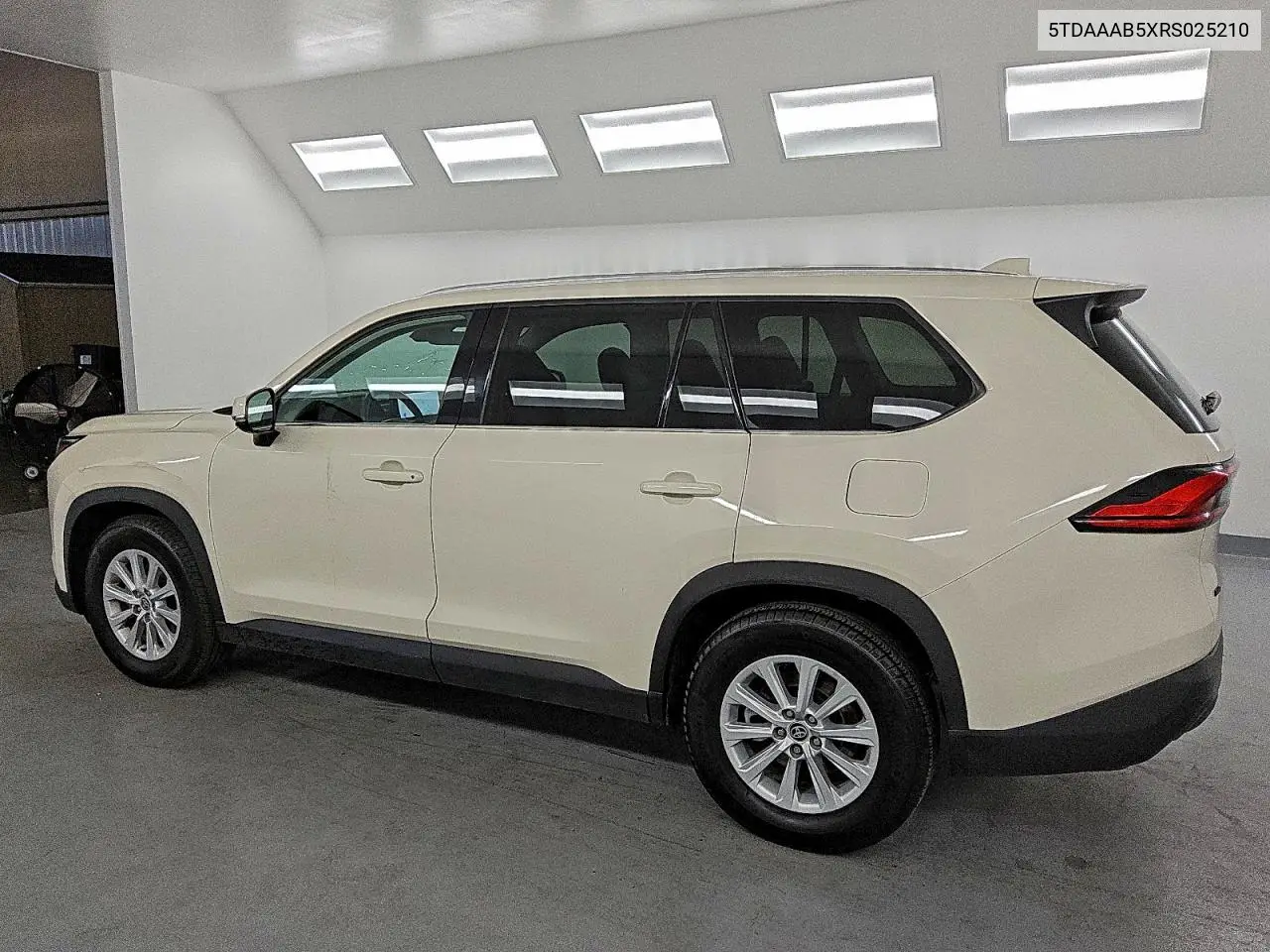 5TDAAAB5XRS025210 2024 Toyota Grand Highlander Xle