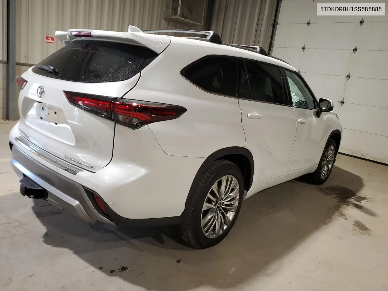 5TDKDRBH1SS585885 2025 Toyota Highlander Le