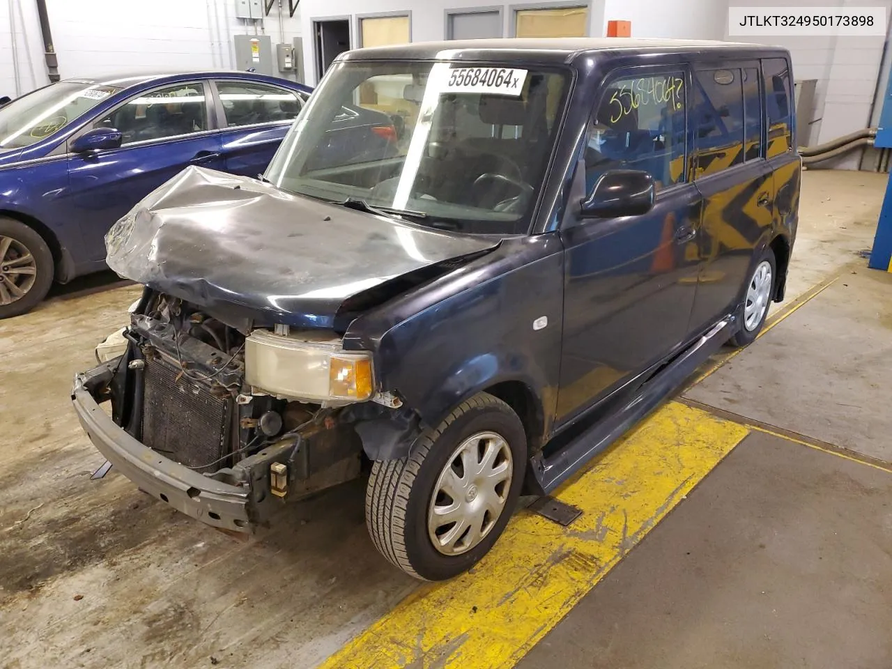 2005 Toyota Scion Xb VIN: JTLKT324950173898 Lot: 55684064