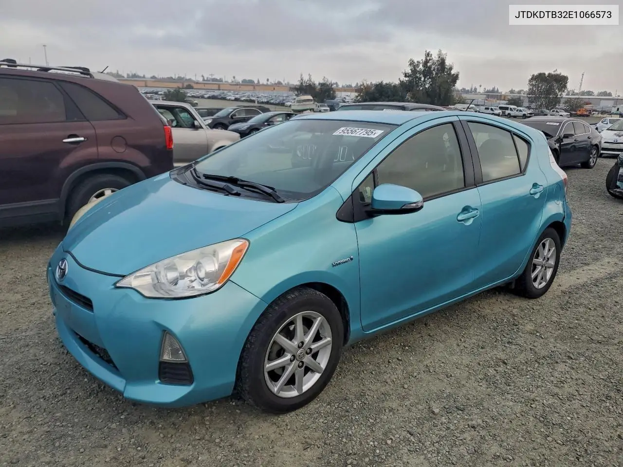 JTDKDTB32E1066573 2014 Toyota Prius C