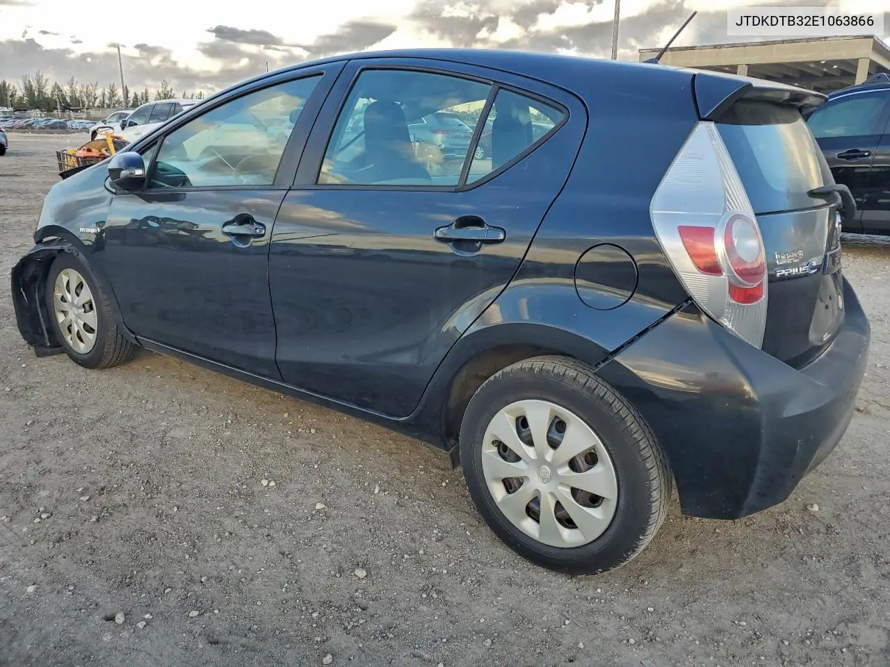 JTDKDTB32E1063866 2014 Toyota Prius C