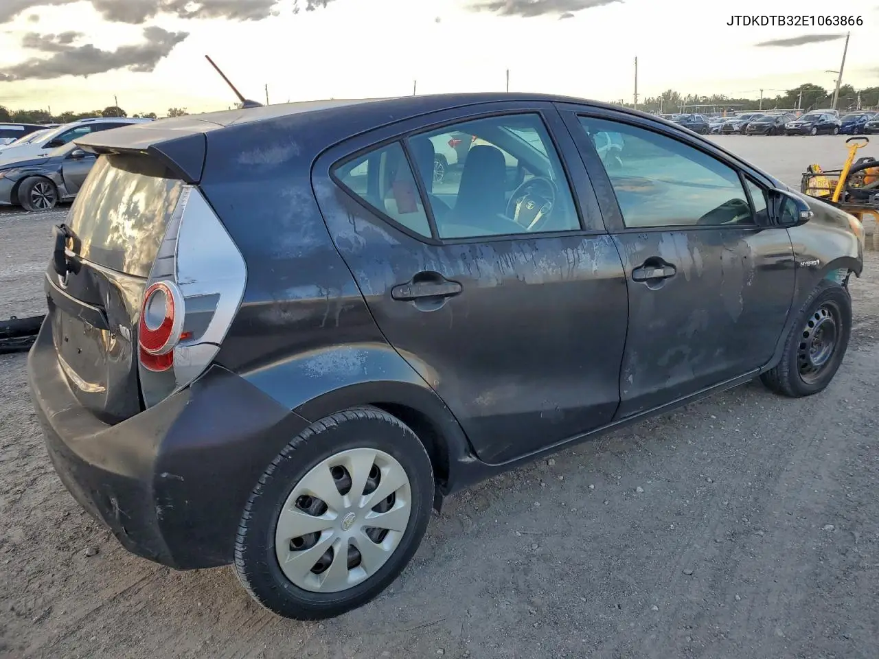 JTDKDTB32E1063866 2014 Toyota Prius C