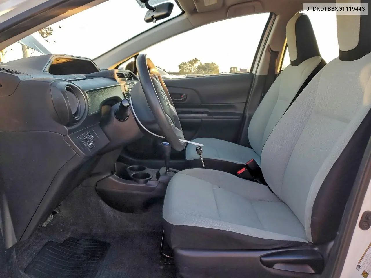 JTDKDTB3XG1119443 2016 Toyota Prius C