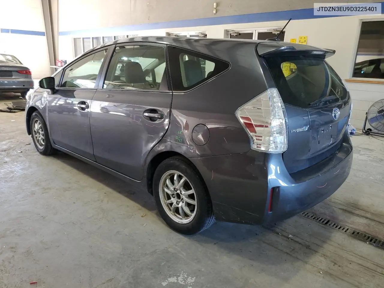 JTDZN3EU9D3225401 2013 Toyota Prius V