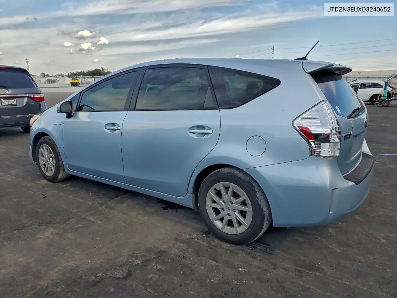 JTDZN3EUXD3240652 2013 Toyota Prius V