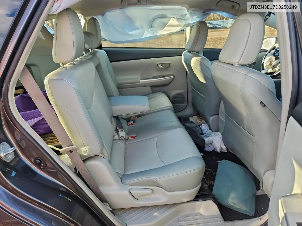 JTDZN3EU7D3258249 2013 Toyota Prius V