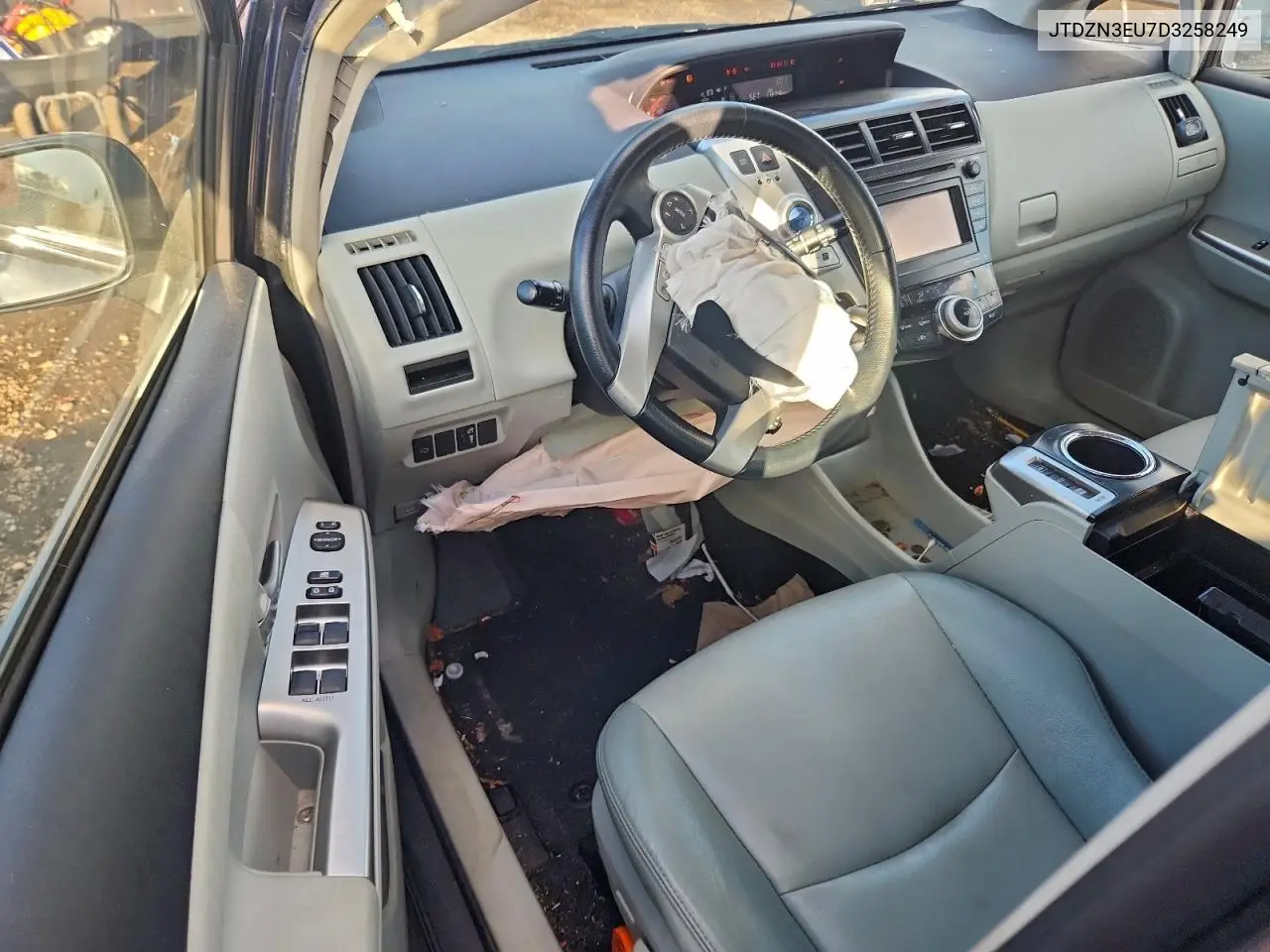 JTDZN3EU7D3258249 2013 Toyota Prius V