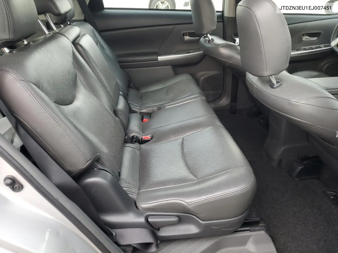 JTDZN3EU1EJ007451 2014 Toyota Prius V