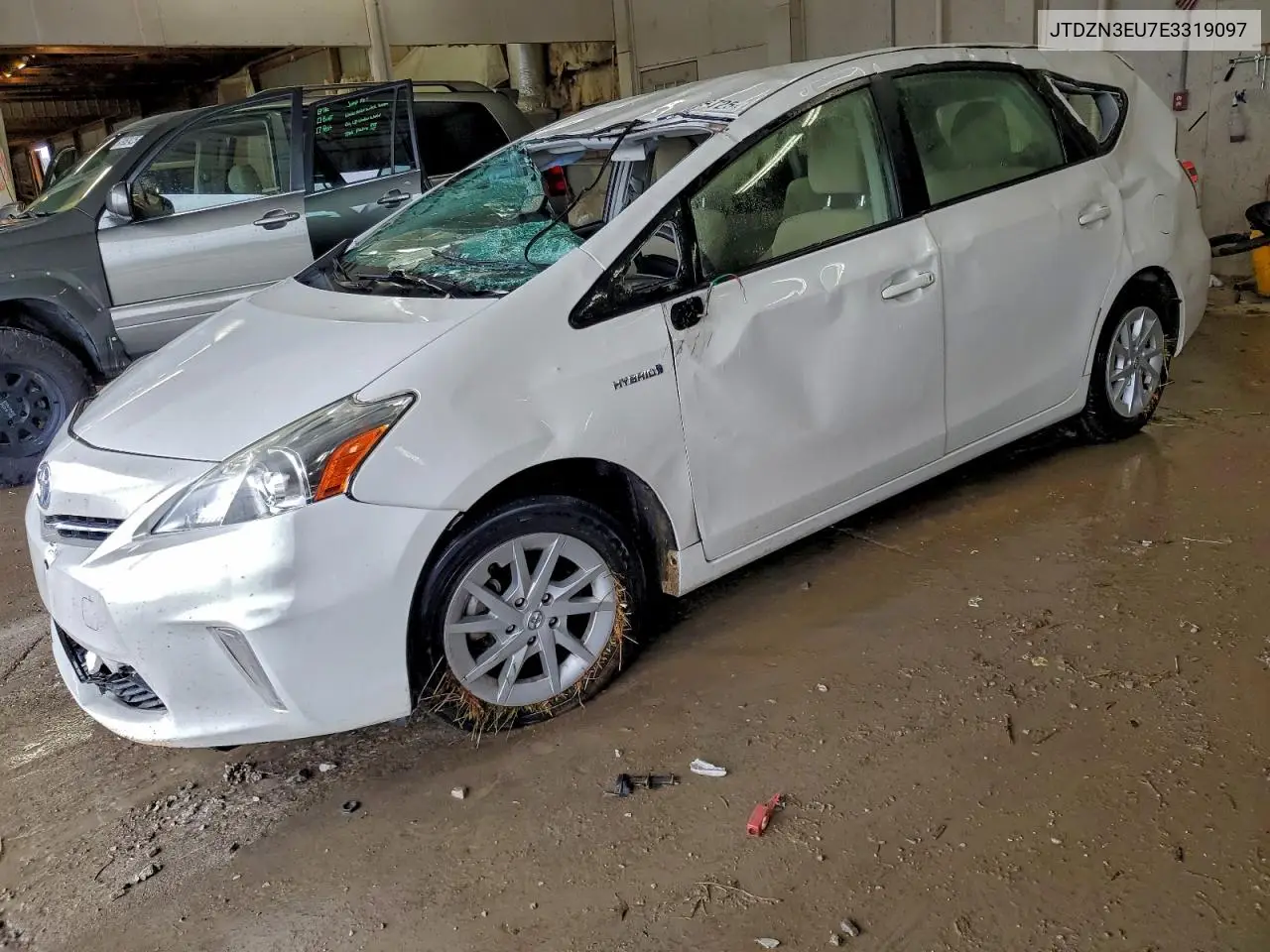 JTDZN3EU7E3319097 2014 Toyota Prius V