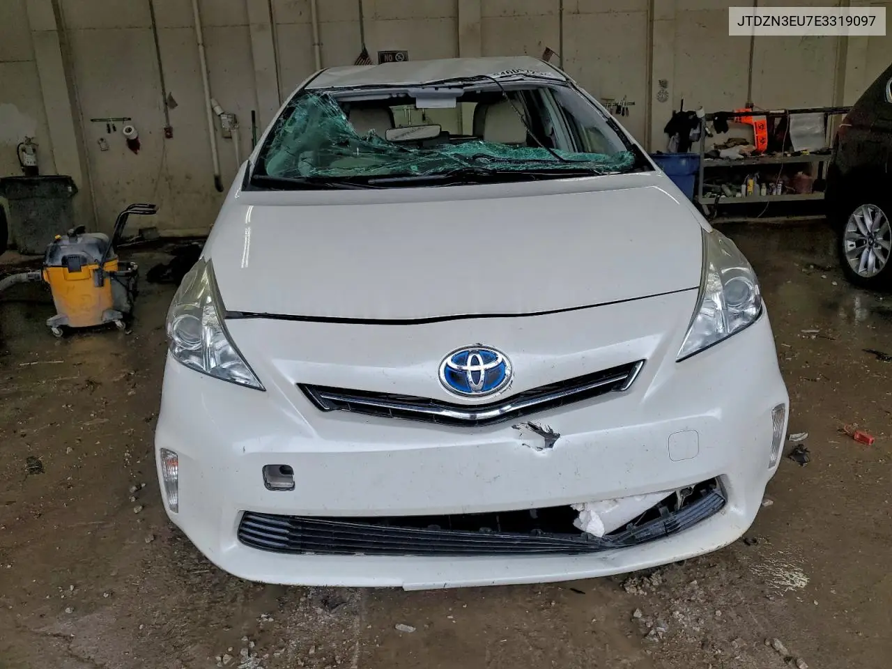 JTDZN3EU7E3319097 2014 Toyota Prius V