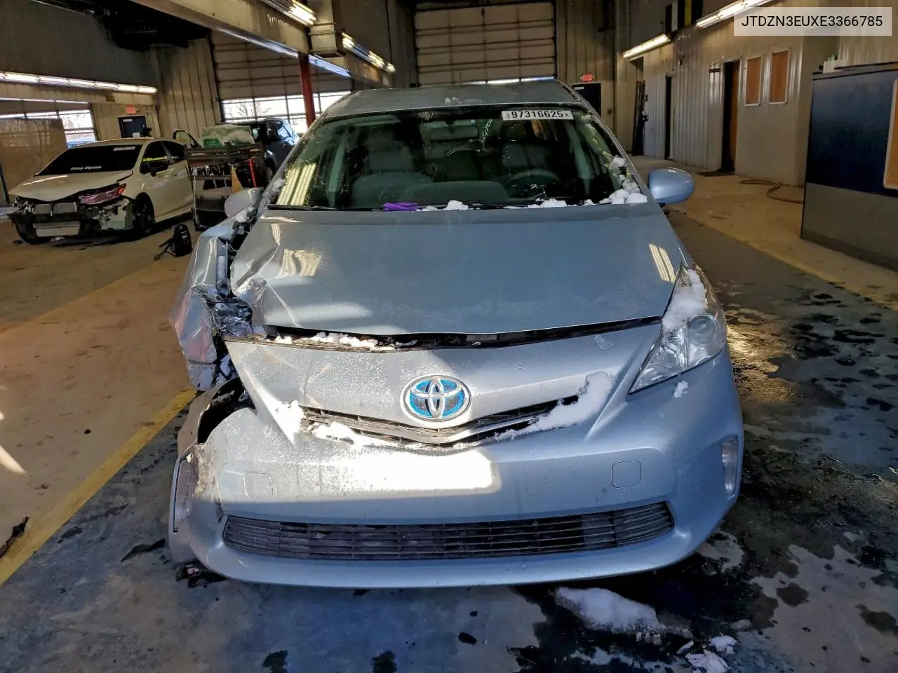 JTDZN3EUXE3366785 2014 Toyota Prius V