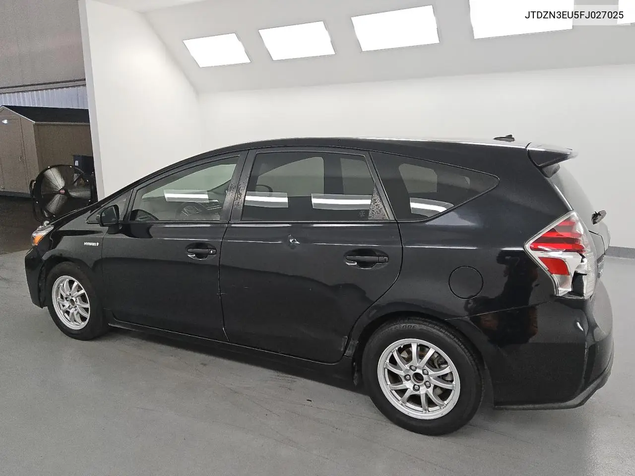 JTDZN3EU5FJ027025 2015 Toyota Prius V