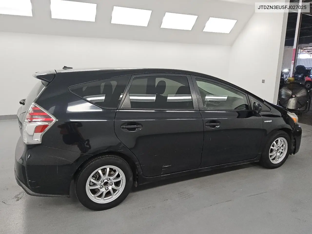 JTDZN3EU5FJ027025 2015 Toyota Prius V