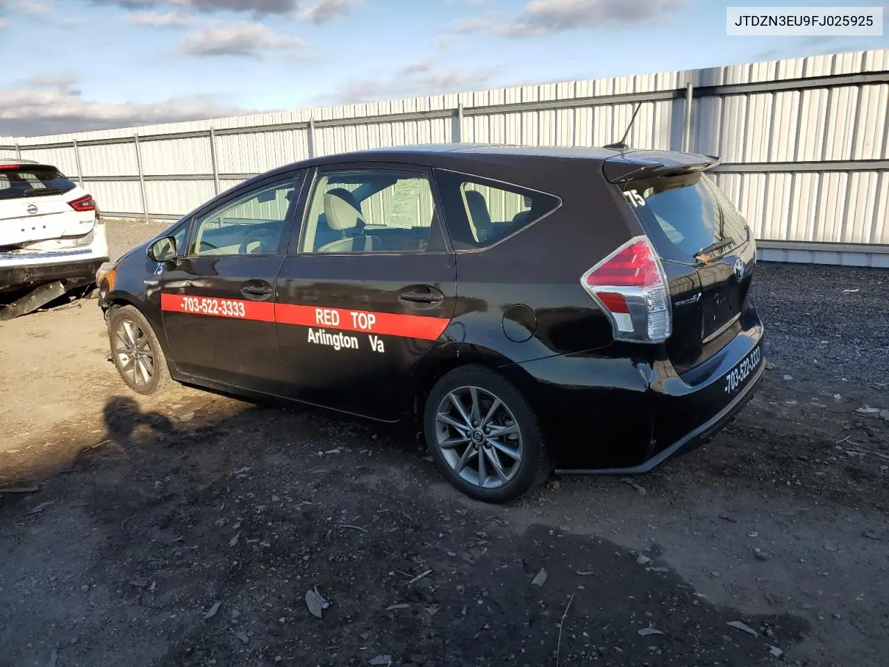 JTDZN3EU9FJ025925 2015 Toyota Prius V