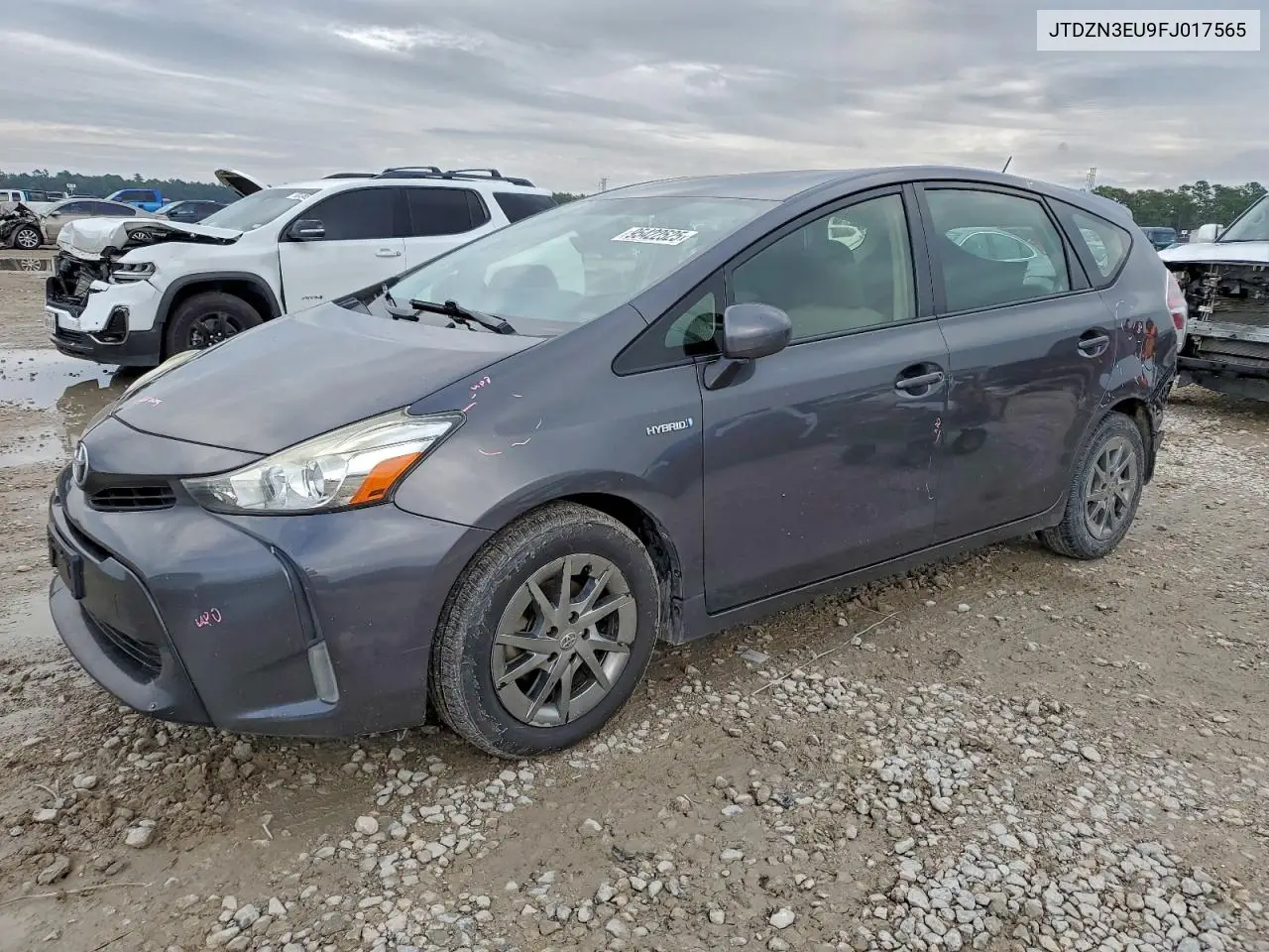 JTDZN3EU9FJ017565 2015 Toyota Prius V