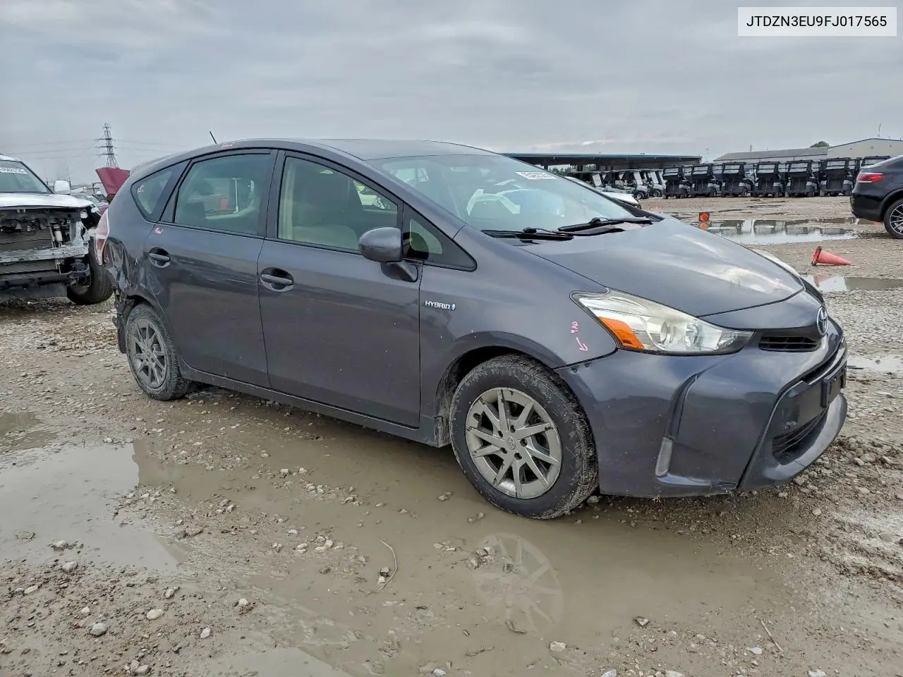 JTDZN3EU9FJ017565 2015 Toyota Prius V