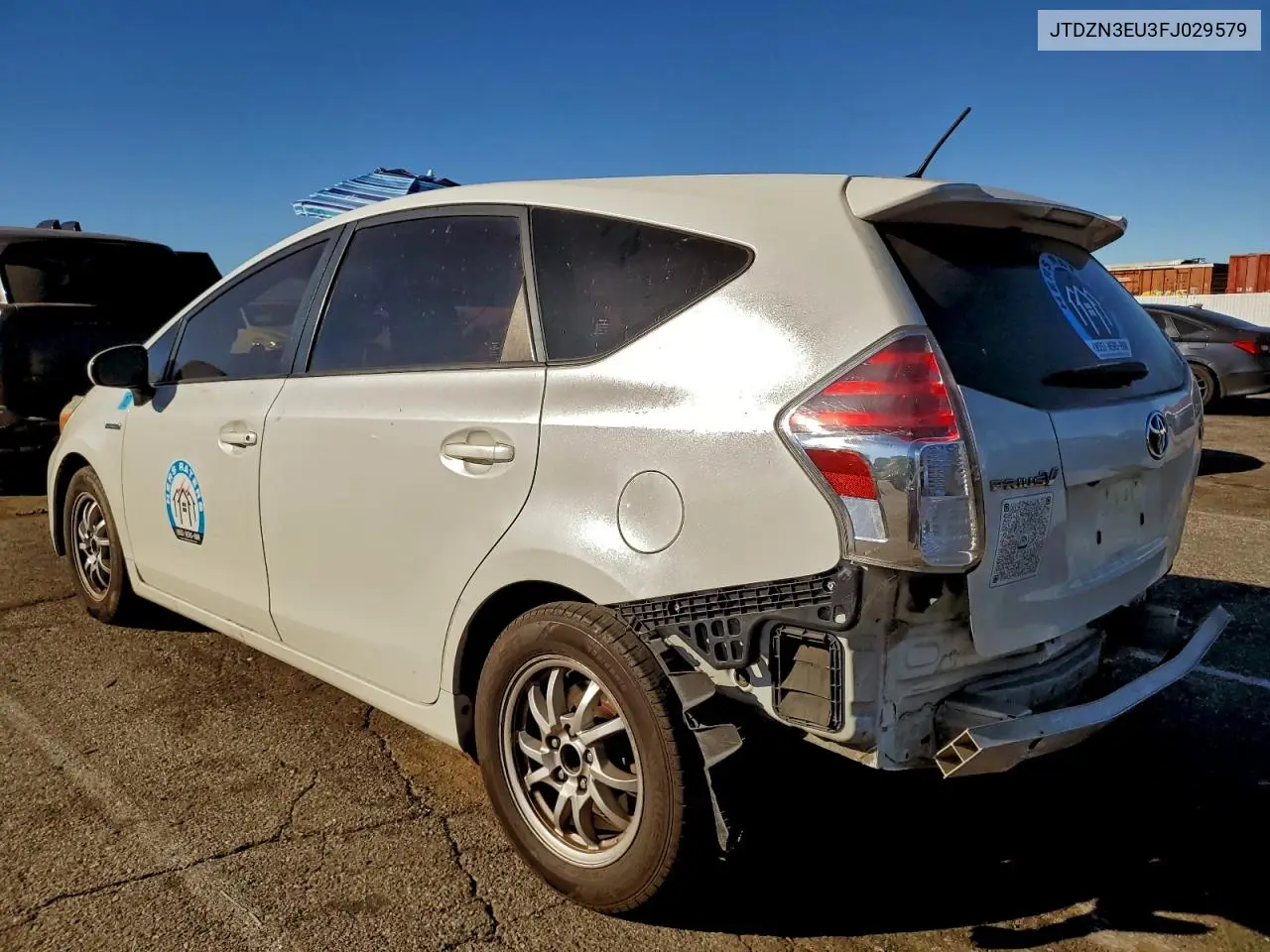 JTDZN3EU3FJ029579 2015 Toyota Prius V